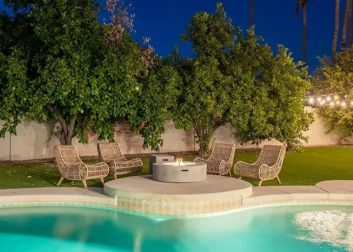Holiday home Heated Pool Mini Putt Large Backyard Oasis *