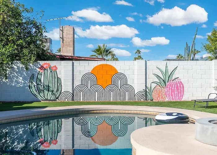 Heated Pool Mini Putt Large Backyard Oasis *