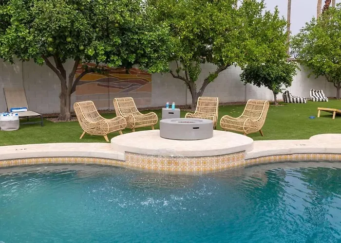 Holiday home Heated Pool Mini Putt Large Backyard Oasis *