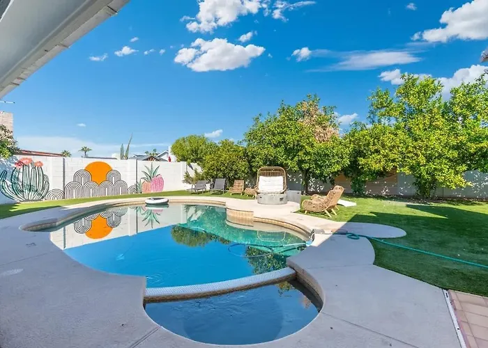 Heated Pool Mini Putt Large Backyard Oasis *