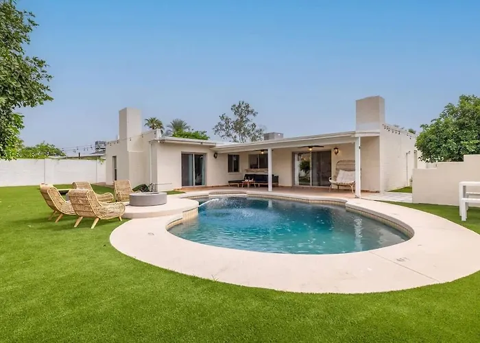 Heated Pool Mini Putt Large Backyard Oasis *