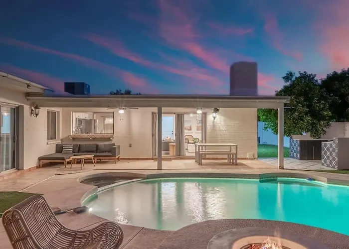 Holiday home Heated Pool Mini Putt Large Backyard Oasis Phoenix