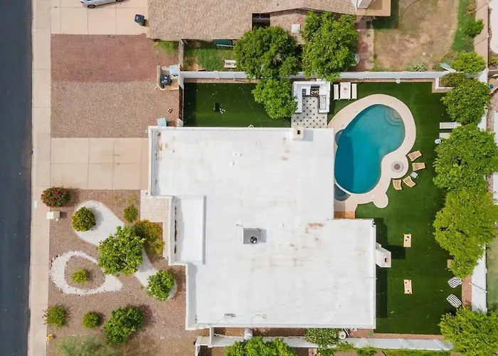 Heated Pool Mini Putt Large Backyard Oasis *