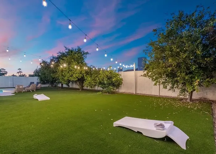 Heated Pool Mini Putt Large Backyard Oasis Holiday home Phoenix