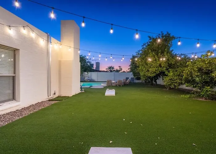 Heated Pool Mini Putt Large Backyard Oasis Holiday home Phoenix