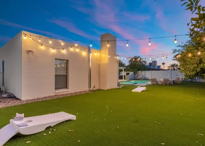 Holiday home Heated Pool Mini Putt Large Backyard Oasis Phoenix