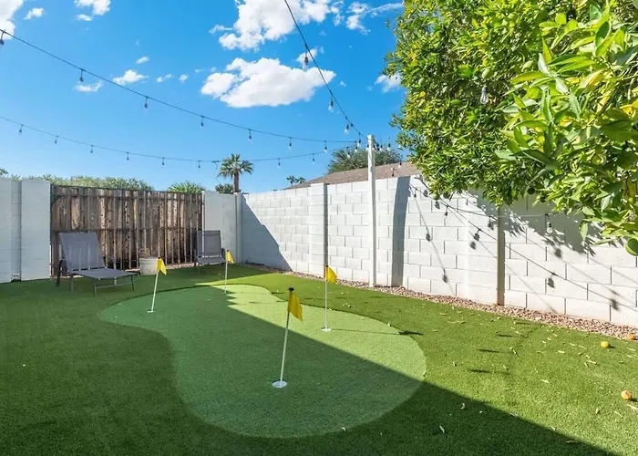 Heated Pool Mini Putt Large Backyard Oasis Holiday home